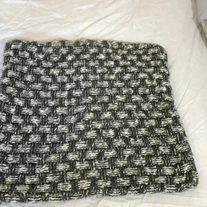 Queenwest Trading White and  Gray knit throw pillow cover 20“ x 18 1/2“